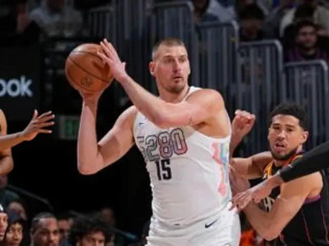 Jokić Fatura Histórico Recorde de 15/15/15 na NBA